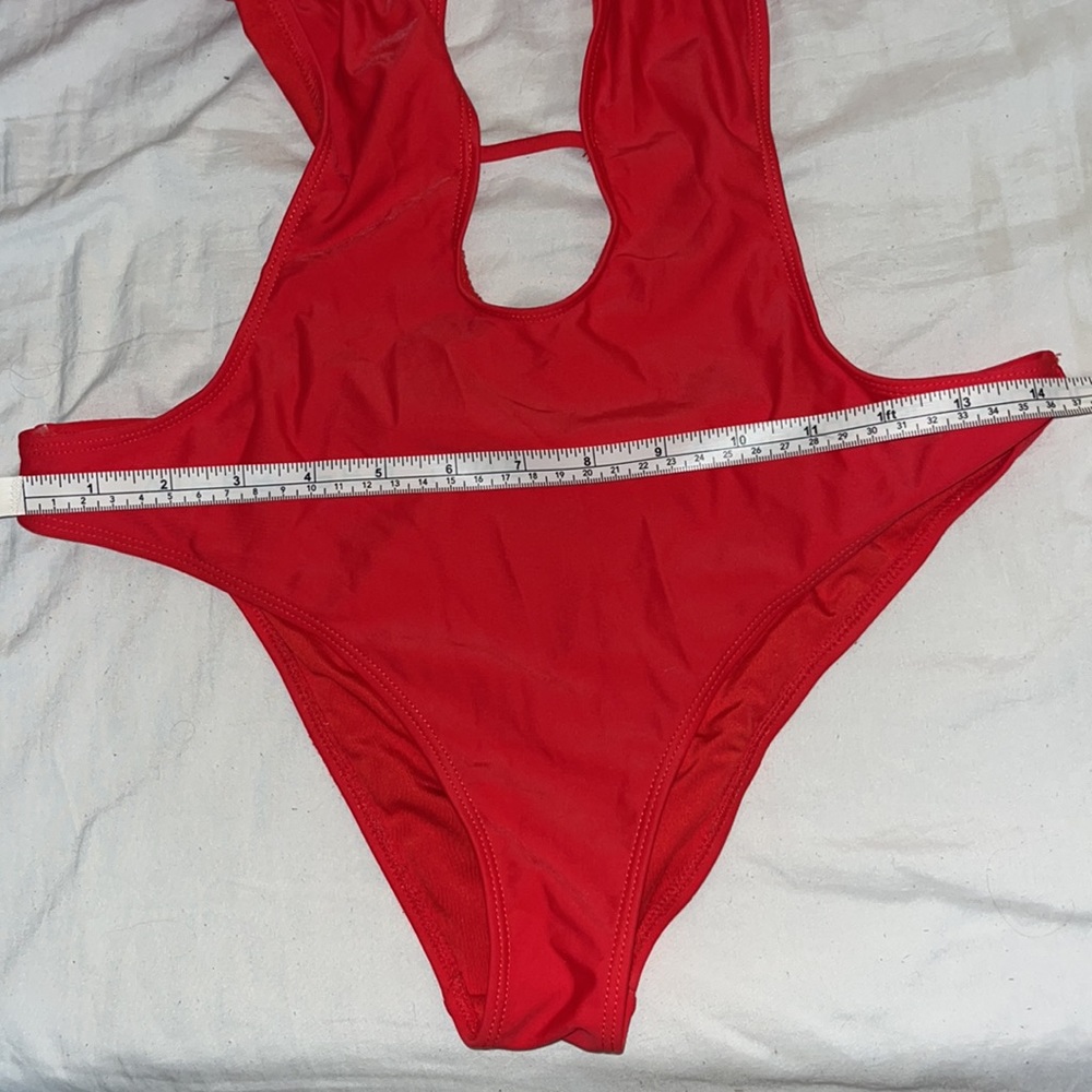 Backless one piece - Picture 3 of 3